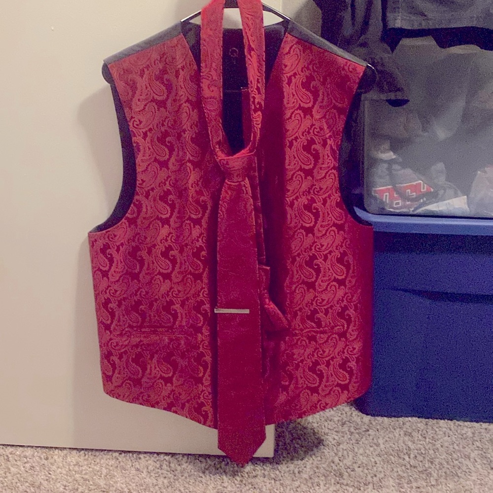 Men’s vest/ tie / bow tie . Red /new . Tie clip included.
